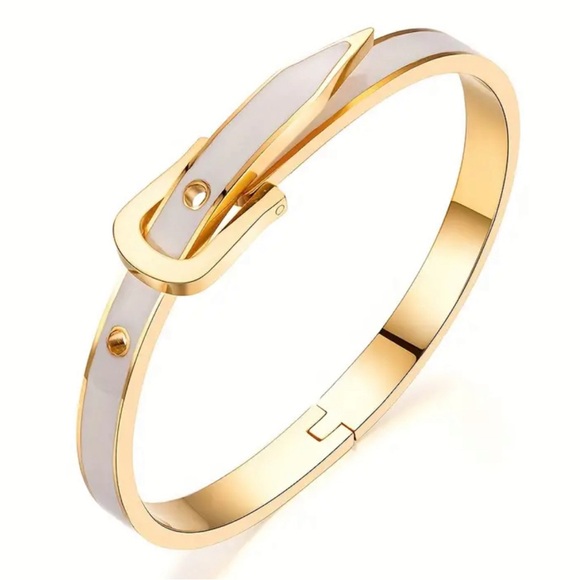 Jewelry - Horseshoe buckle bracelet